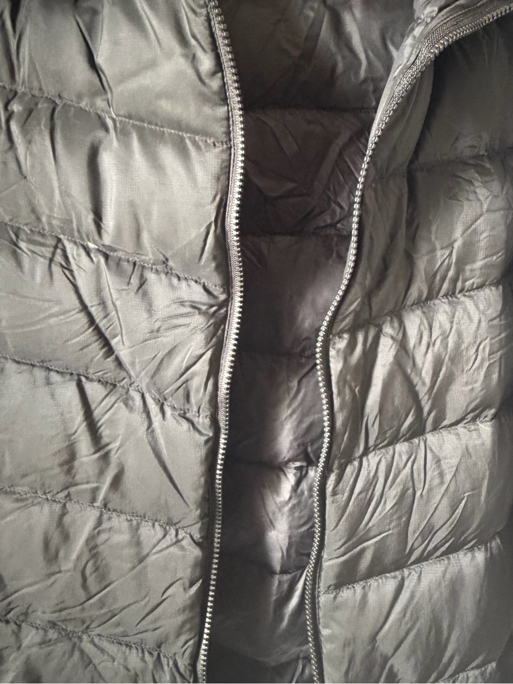 Uniqlo Black Hooded Packable Puffer Jacket Ultra Lightweight - Picture 4 of 6